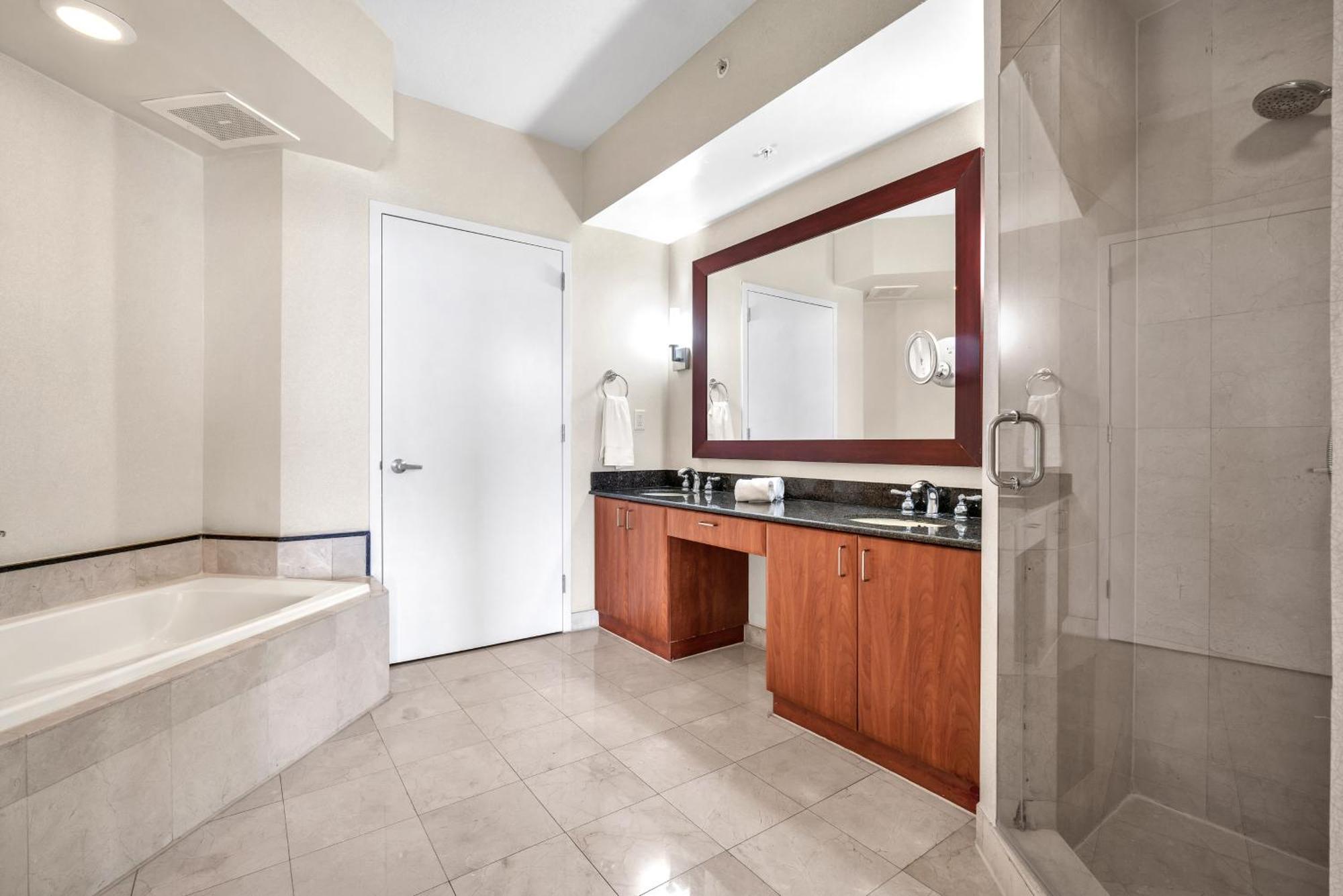 Trump Intl 2 Bedroom Apartment 1600 Sqf Ocean Front Miami Beach Luaran gambar